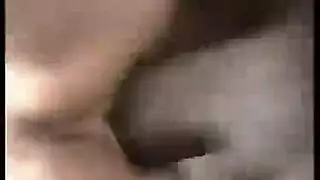 حمراء الشعر تمارس الجنس العنيف مع جارها القوي على سريرها