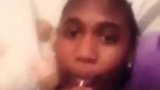 عاهرة اليوغا هالي تنحني وتنك بقوة عدة مرات يومياً