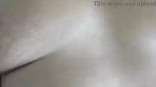 يداعب كس بنته العذراء