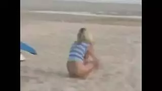 تقيد كامل: فتاة سوداء معصوبة العينين تبلغ ذروتها من bondage