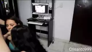 الْإِبَاحِيَّةُ عَلَى الْكُمبْيُوتَرِ تُؤَدِّي إِلَى طَلَبٍ مُزْدَوِجٍ لِعَصِيرِي