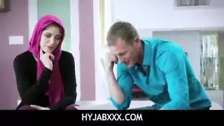 مراهقة عربية تتعرض للجماع الشرجي بقوة من خطيبها