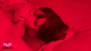 الميلف العربية المتعرقة ساشا بيرل تُدمر فرجها بعد اليوغا