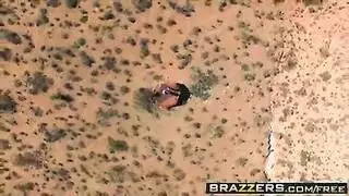 مداعبة حميمة بجوار النار مع مهبل مونيك ألكساندر الضيق