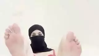 خيال عربي منفرد: فتاة حجاب تصل للنشوة بتحفيز فرجي مكثف