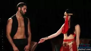 مشهد إباحي صريح مع أميرة عربية مدللة تطلب جنسًا عنيفًا