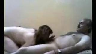 جنس شرق أوسطي: ملء الفتحتين بدفع قوي