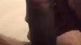 لعق عميق لفرجها قبل جماع شغوف