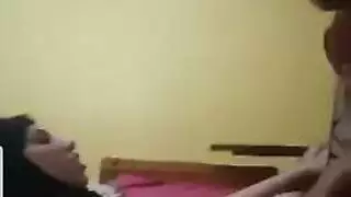 بنت 18سنة