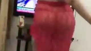 إباحية مصرية صريحة: امرأة محجبة ذات مؤخرة كبيرة ترقص عارية