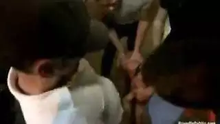 فيديو مثير: عاهرات مثيرات يعرضن ظهورهن ومؤخراتهن