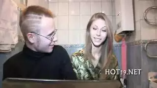 استمناء منزلي سريع: هزة جماع قبل فتح الباب