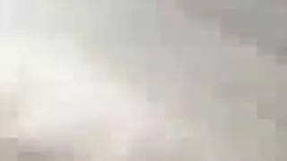 لاتينية شابة تتمدد مؤخرتها بواسطة قضيب كبير