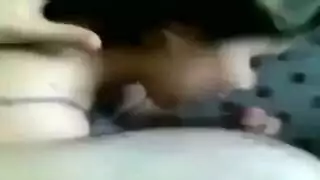 مغربي جامح يلحس ويناك كس حبيبته الضيق في فيديو منزلي