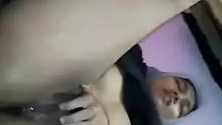 عاهرة محجبة تأخذ عدة زبور في حافلة القاهرة المزدحمة