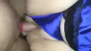 مشهد مصري صعب: مص الحلمات ونيك كس كبير مع رش القذف