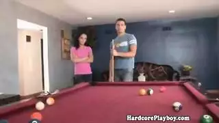 هواة إباحية قاسية: سمراء تأخذ القضيب في فمها وركوب عكسي