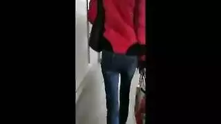 فتاة قصيرة الشعر تمارس العادة السرية بالهزاز ثم تُمارس معها الجنس