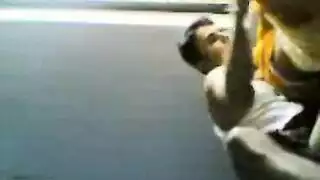 جنس جماعي للمراهقين: أجساد عارية وجنس صريح