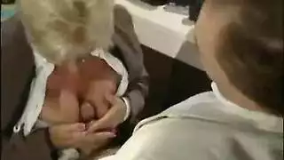 كوغر ألمانية ساخنة تأخذ عضوه