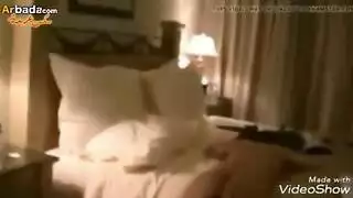 عصر قضيبه مثل الموز مشهد جنسي قوي