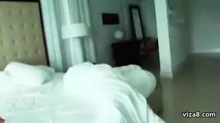 تاكل الزب في طيزها