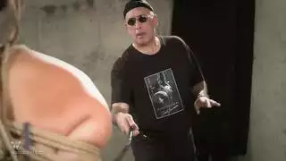 مراهقة متهيجة تحتاج لصفعات مؤلمة على كسها الضيق وطيزها المستديرة