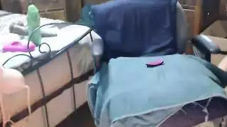 سبات مراهقة يتحول إلى مغامرة استمناء إباحية