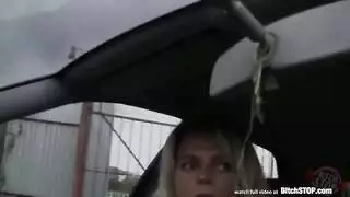 جلسة مص و نيك في موقف عام و هي تتحدث بالتليفون