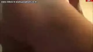 سمراء صغيرة تمط شرجها على المرحاض